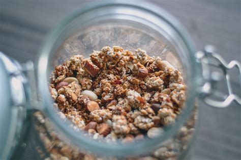 Кокосовая гранола с кленовым сиропом рецепт – Завтраки. «Еда»