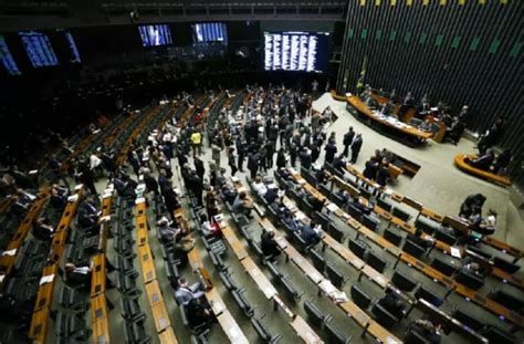 Câmara aprova projeto de lei que estabelece mudanças no Novo Ensino Médio