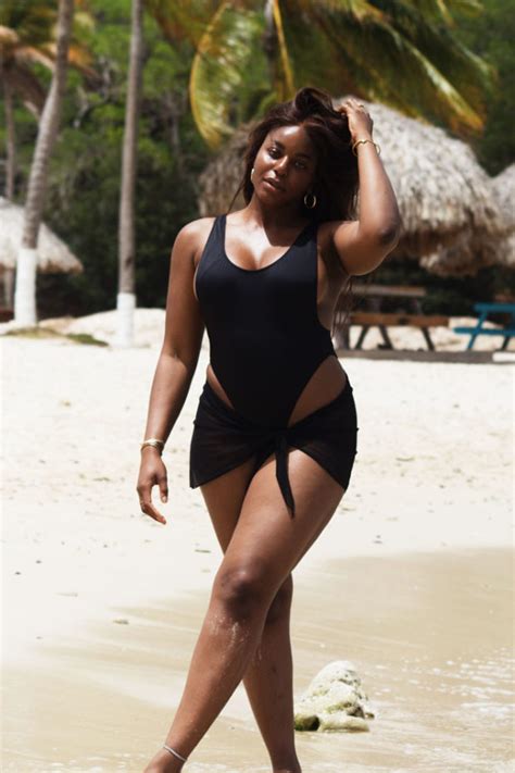 Hot Sexy Kaye Bassey Bikini Pics