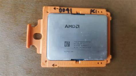 AMD Ryzen Threadripper 7985WX con 64 núcleos Zen 4 apareció en el