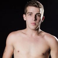 Employee Austin Ried Seduced By His Gay Boss Kirk XHamster