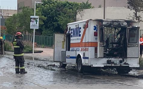 Jalisco Ambulancia Se Incendia Afuera De La Cl Nica Del Imss