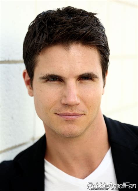 Picture Of Robbie Amell