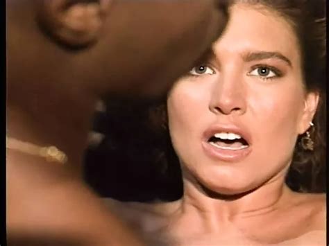 Brunette Slet Krijgt Haar Kutje Gelikt En Gevingerd Door Zwarte Dekhengst Op De Bank Xhamster