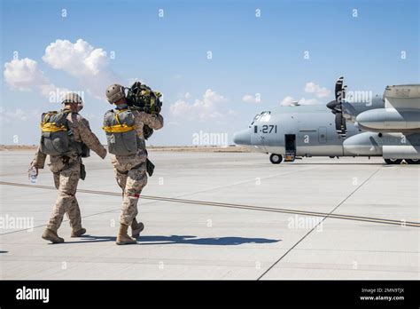 Us Marine Corps Capt Avalon Mcguigan Right And Lance Cpl Mathew