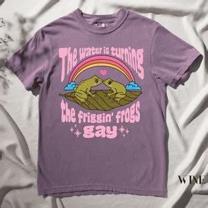 Gay Frog Lovers T Shirt Lesbian Frogs LGBTQ Pride Tee Pride Shirt
