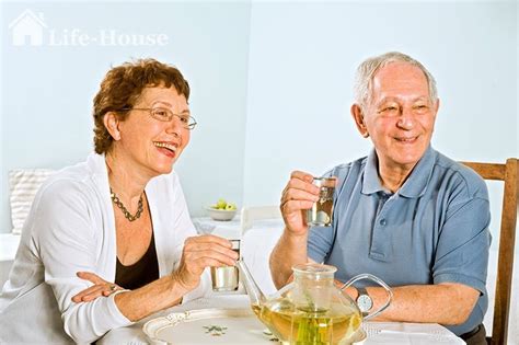 Народное лечение запоров у пожилых людей | Блог Пансионата Life-House