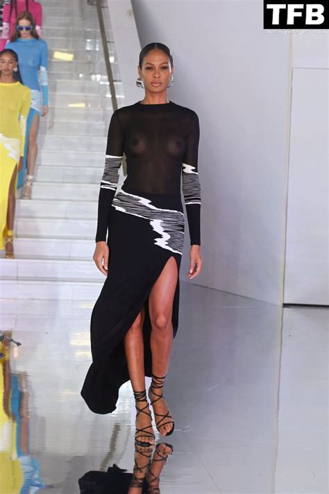 Joan Smalls Flashes Her Nude Tits At The Missoni Fashion Show In Milan Photos TheFappening