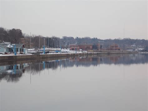 Davenport Iowa Riverfront Outdoor Nature Riverfront