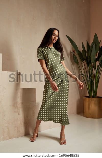 Fashion Model Brunette Hair Wear Green Stock Photo 1695648535 Shutterstock