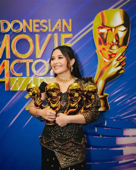 Prilly Latuconsina Borong Piala IMA Awards 2023 Intip Penampilan Sang