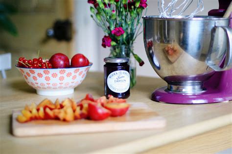 How To Make A Naked Cake J For Jen