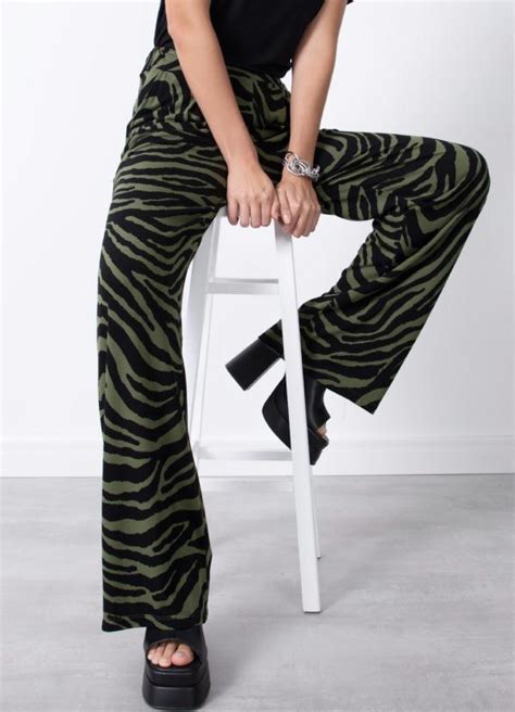 Calça Zebra Verde Franzidos Quintess