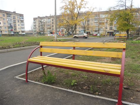 У реконструйованому дворі нові лавочки