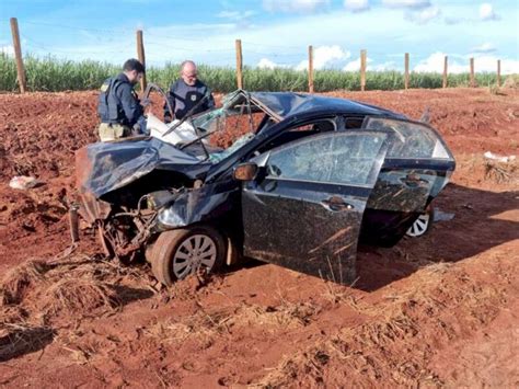 Capotamento Deixa Uma Pessoa Morta Na Br Em Laguna Carap Jd