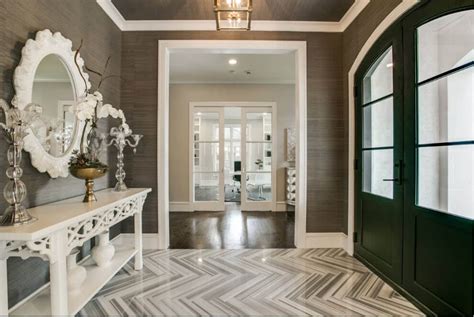 Обои в коридор и прихожую 2025 - лучшие идеи и советы по выбору