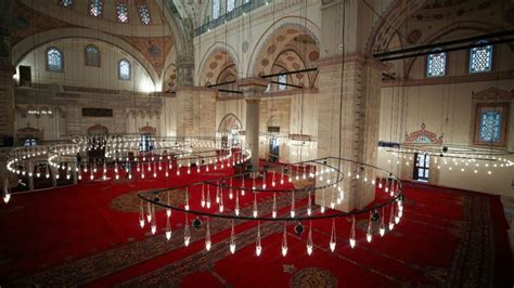 Bug N Cuma Namaz Ka Ta Diyanet Ile Ekim Stanbul Ankara