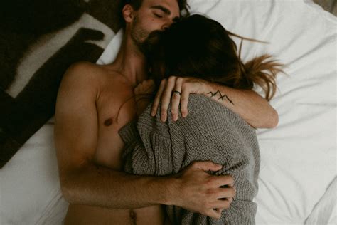 Naked Women In Bed In The Cut Off Photos Sex Pics