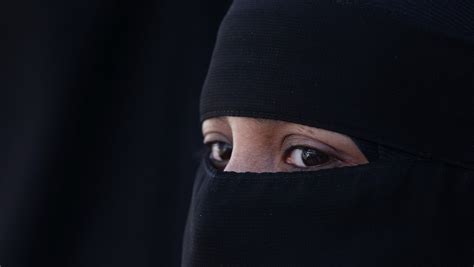 Suiza Aprueba En Referéndum Prohibir El Burka Y Ocultar El Rostro En