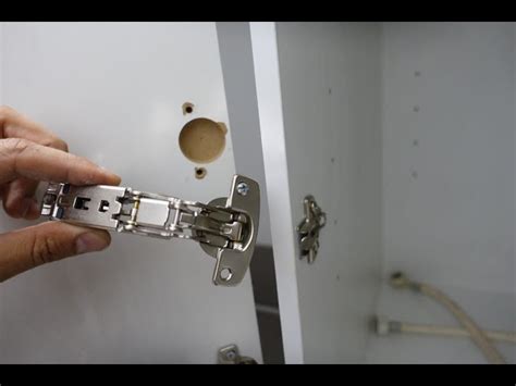 how to fix hinge on kitchen cupboard