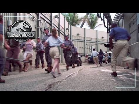 Jurassic World - Main Street Attack (Behind the Scenes) - Jurassic ...