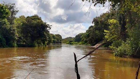 A Correnteza Do Rio Itapicuru Local Onde A Gua Passa Muito Forte