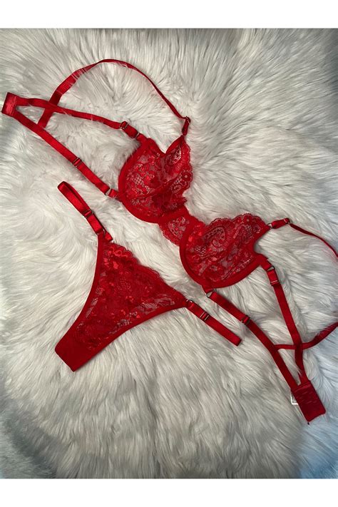 Masal Lingerie Kadın Kırmızı Kapsız Balenli Çiçek Desenli Brode Takım Sütyen Fiyatı Yorumları