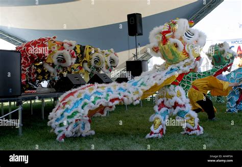 Chinese Dragon Dance Stock Photo - Alamy