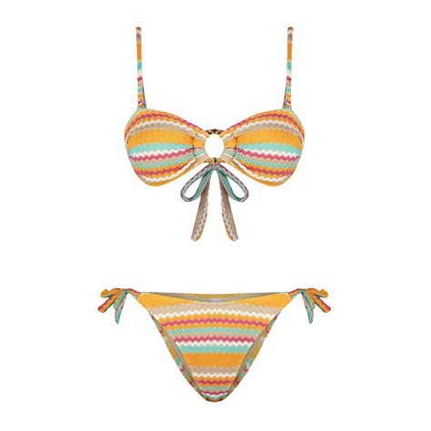 Buse Terim Plaj şıklığı için bikini önerileri