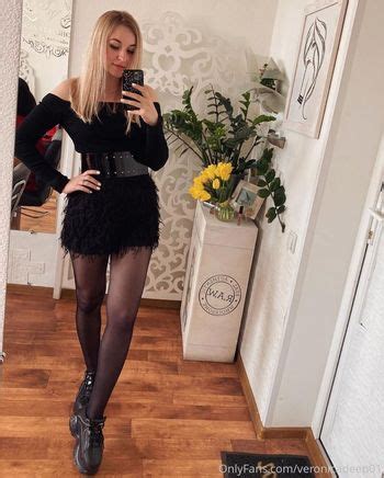 Disharmonica Helly Valentine HellyValentine Nude OnlyFans Photo The Fappening Plus