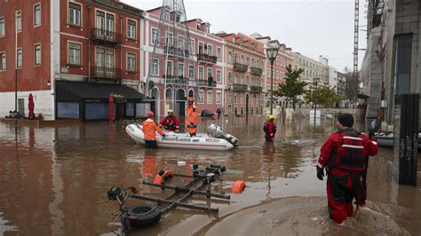 Dopo Forti Piogge Forti Inondazioni In Portogallo