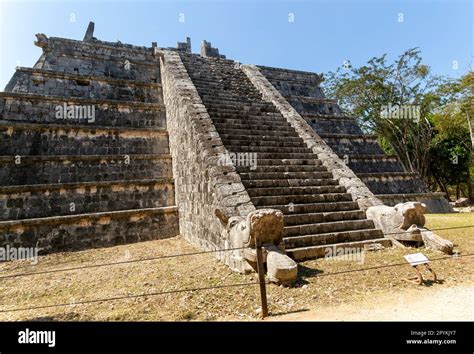 The Ossuary Building Tomb Of The Great Priest Chichen Itzá Mayan