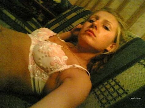 Amateur Photos Golaya Studentka U Sebya Doma Porn Pic