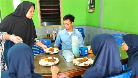 Lestarikan Kuliner Khas Gresik Siswi NU Kenalkan Nasi Krawu Ke Pemuda