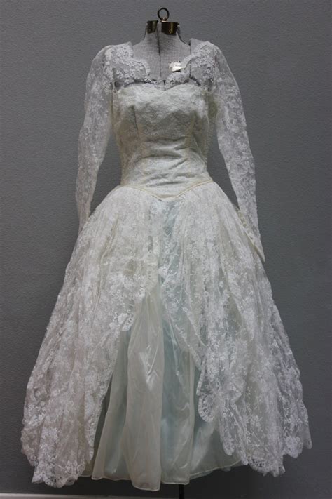 Vintage 1950s Ivory Lace Wedding Dress Gem