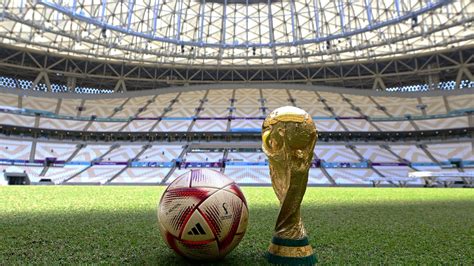 world cup trophy weigh  history   iconic