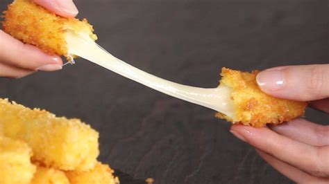 Mozzarella Sticks With Marinara Dipping Sauce How Tasty