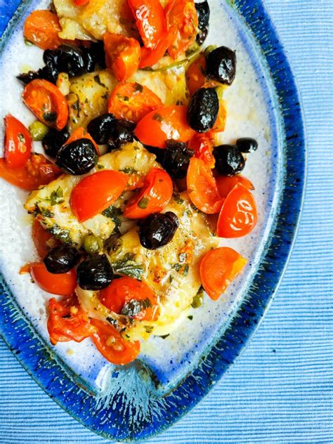 Mediterranean-style cod fillets with olives and capers - SugarLoveSpices