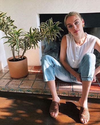 Rachel Skarsten Rachieskarsten Leaked Nude OnlyFans ShemaleLeaks