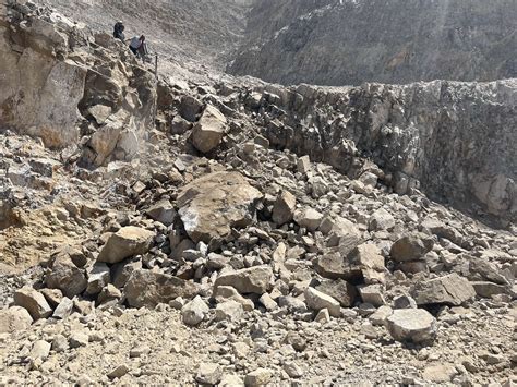 CO2 rock breaking equipment replaces explosive quarrying