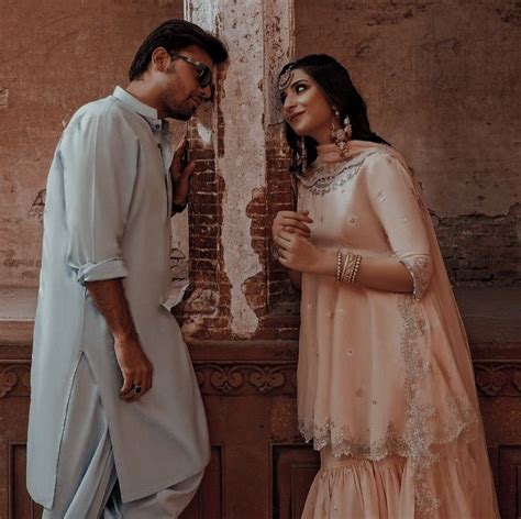 Pin By Tarannum Amin On Poses Cute Couple Poses Cute Photography