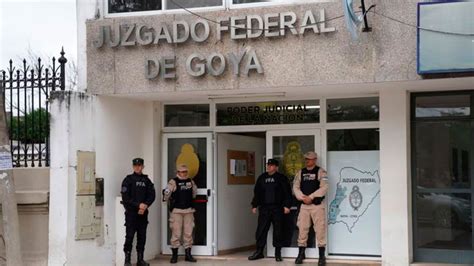 Hubo incidentes en la puerta del Juzgado Federal tras la detención de