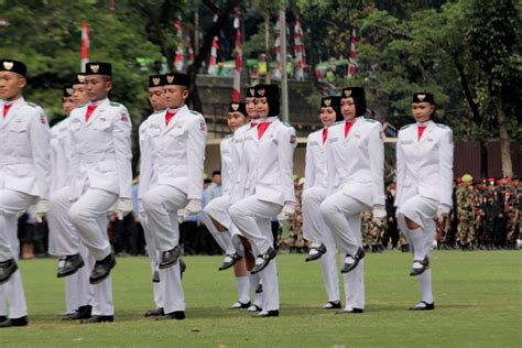 Pasukan Pengibar Bendera Kota Bogor Sedang Beraksi Lovely Bogor