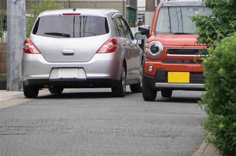 車にガリ傷が付く原因とは？修理の緊急性や自分で修理する方法も解説！ 鈑金・塗装修理コラム 鈑金・塗装 店舗メニュー情報 イエローハット