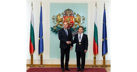 Радев удостои посланика на Китайската народна република с орден ...