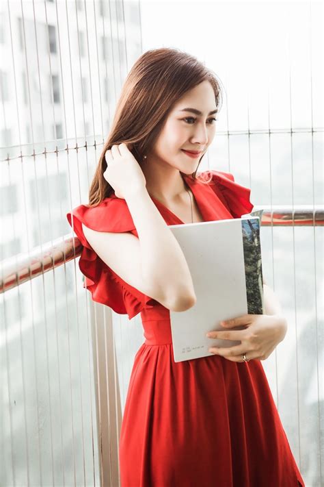 Hot girl làng hài ngày càng đẹp gợi cảm sau năm kết hôn