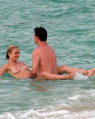 Cameron Diaz Exposing Her Nice Tits On Beach And Ass In Green Thong Paparazzi Pi Porn Pictures