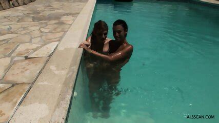 Faye Reagan Oiled Lesbian Friend Play With Her Nice Tits