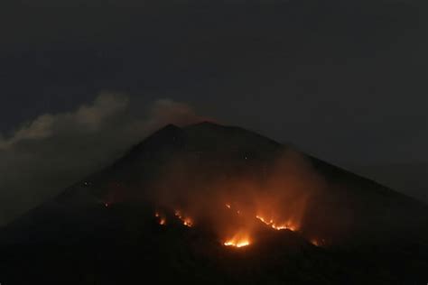 WATCH: Indonesia's Mount Marapi Volcano Erupts, Emitting Ash 3,000 Metres Into Sky - News18