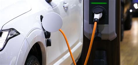 how much does it cost to replace hybrid car battery